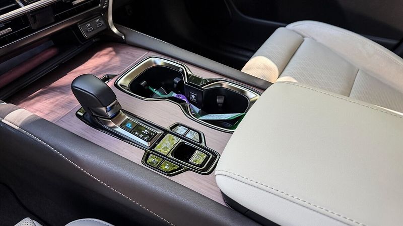 Lexus RX 450h plus 450H+ 2,5 PHEV LUXURY, TAŽNÉ Z - fotka 28 z 33