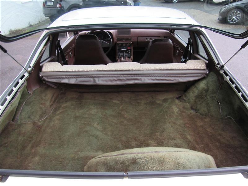 Porsche 924 2,0 Coupe Targa Automat - fotka 10 z 29