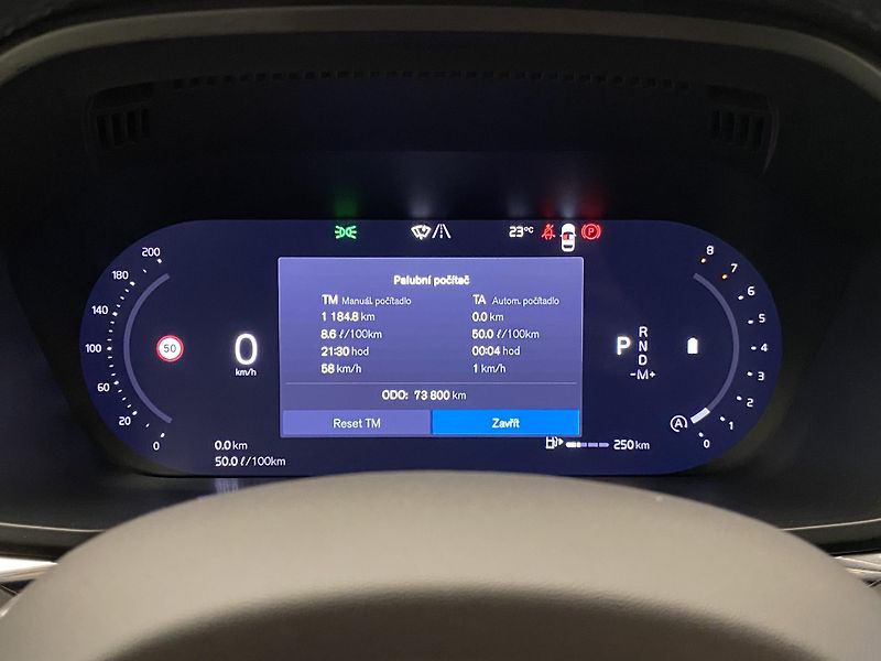 Volvo XC60 B5 AWD DARK ULTIMATE AUT CZ - fotka 25 z 60