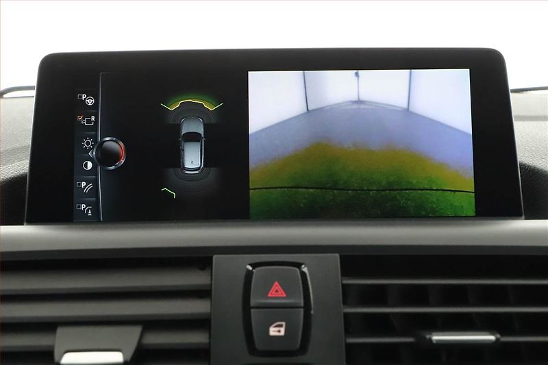 BMW Řada 1 (2016) M140i xDrive - fotka 13 z 20
