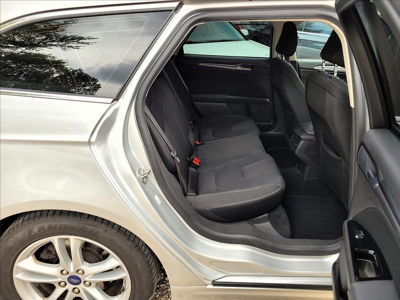 Ford Mondeo 2,0 DA,Limited,xenon,navi,výhř - fotka 16 z 50