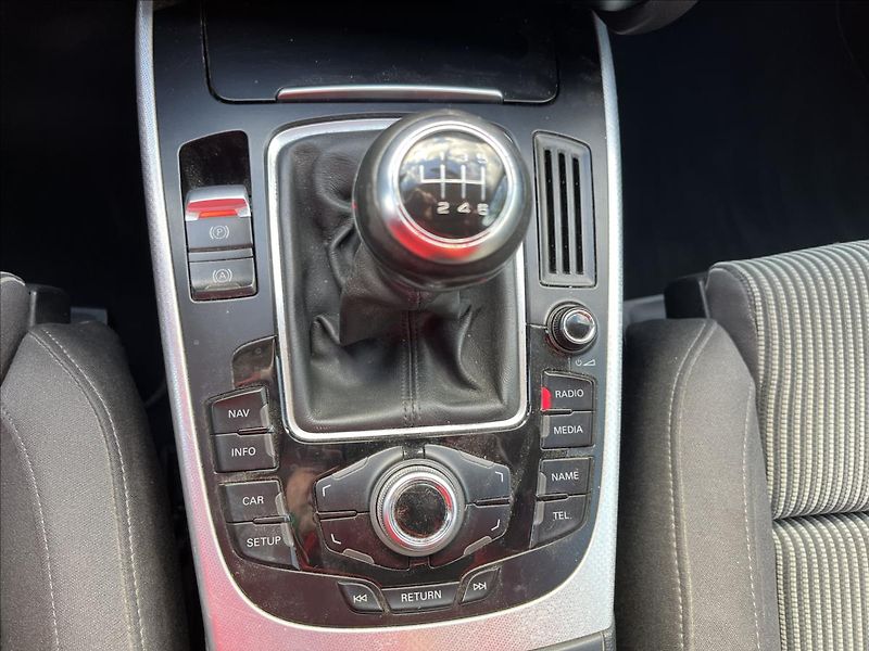 Audi A4 2,0 TDi KLIMA XENON 2x KOLA - fotka 19 z 33