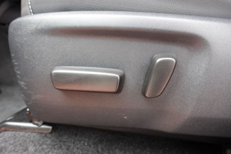 Toyota Hilux 2,8 D4-D Invincible Sport A/T - fotka 17 z 34