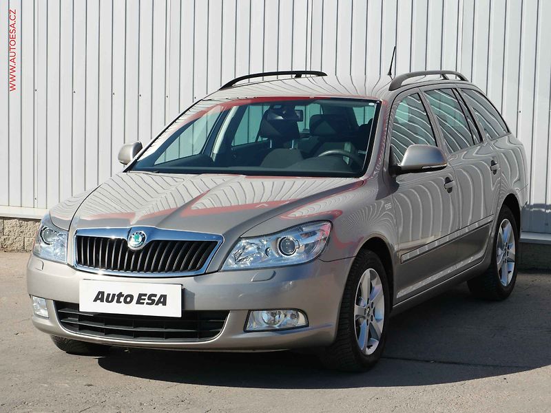 Škoda Octavia (2011) 1.4 TSi, Family, DSG, xenon - fotka 3 z 18