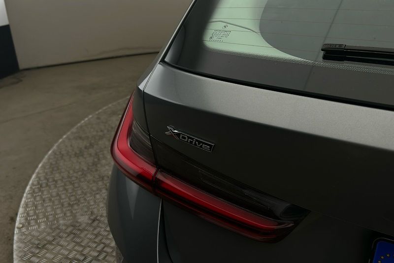 BMW Řada 3 330e xDrive Tažné Sport. sed. - fotka 7 z 23