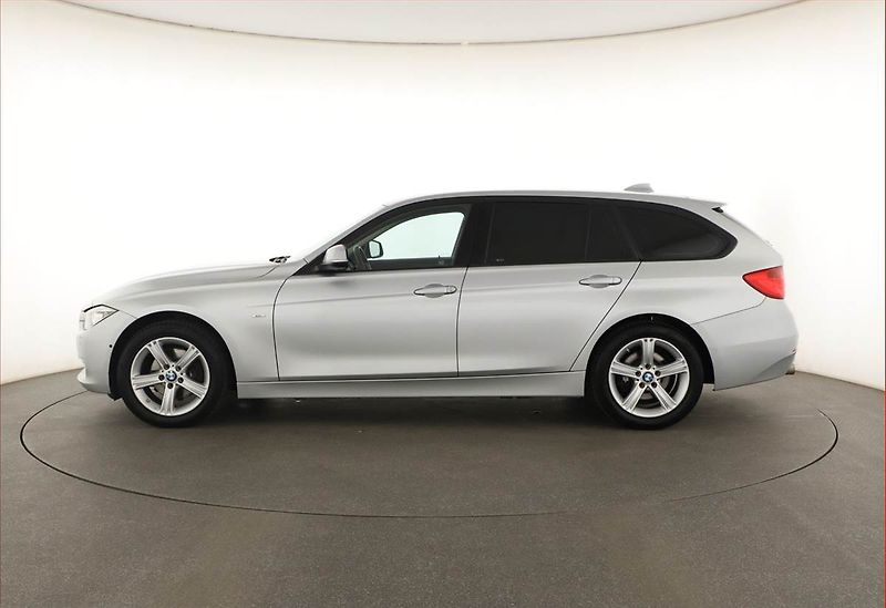 BMW Řada 3 (2013) 320 d xDrive, 4X4, Automat - fotka 3 z 20
