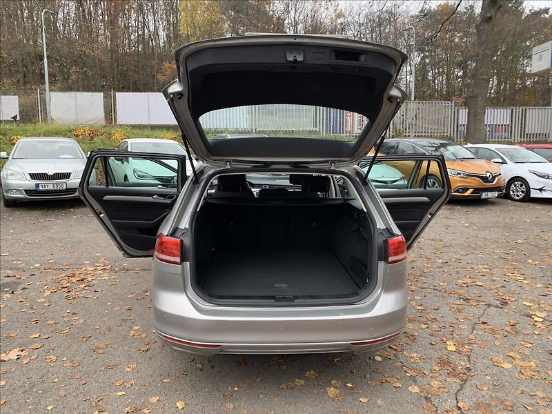 Volkswagen Passat 2,0 TDI,ČR - fotka 17 z 17
