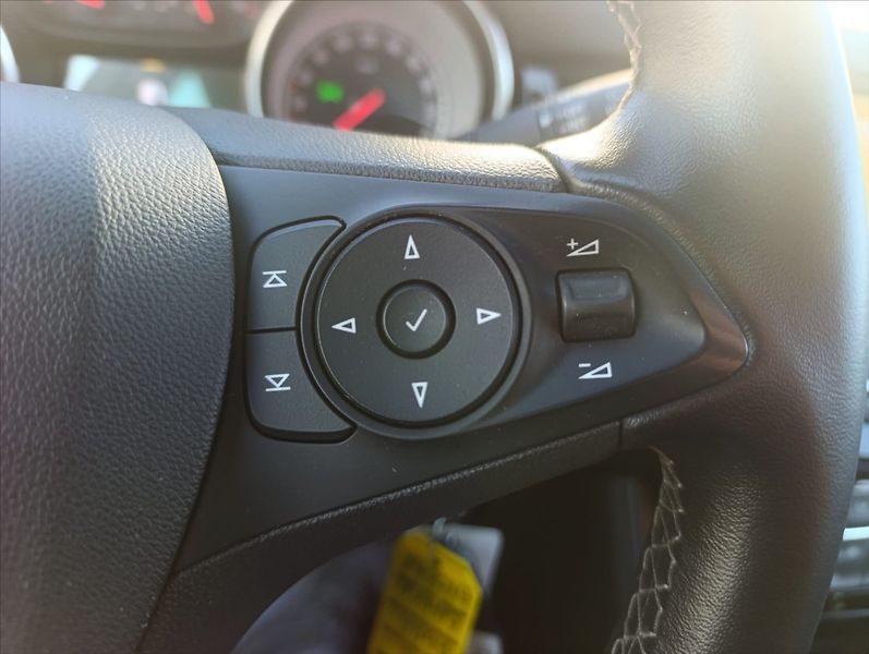 Opel Astra 1,4 Turbo Navi Kamera Tempomat - fotka 30 z 37