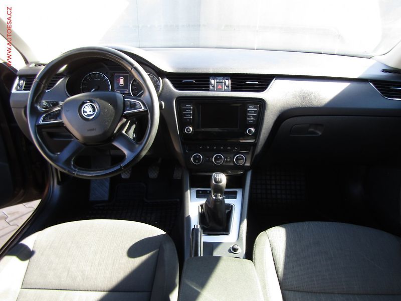 Škoda Octavia (2014) 1.6 TDi, Style, bixen - fotka 8 z 20