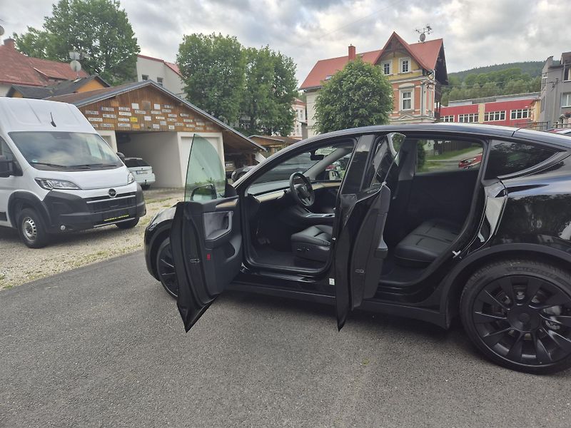 Tesla Model Y LONG RANGE DUAL MOTOR TZ 91,0% - fotka 13 z 50