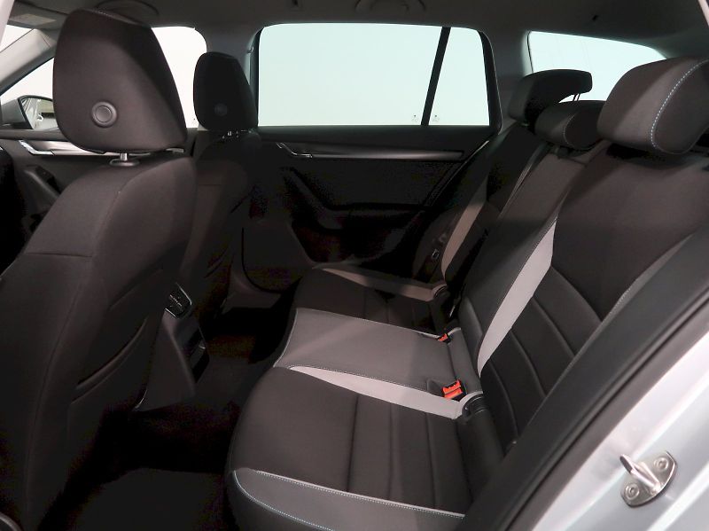 Škoda Octavia (2016) JOY 2.0TDI 110kW 4X4 TAŽNÉ XEN - fotka 34 z 34