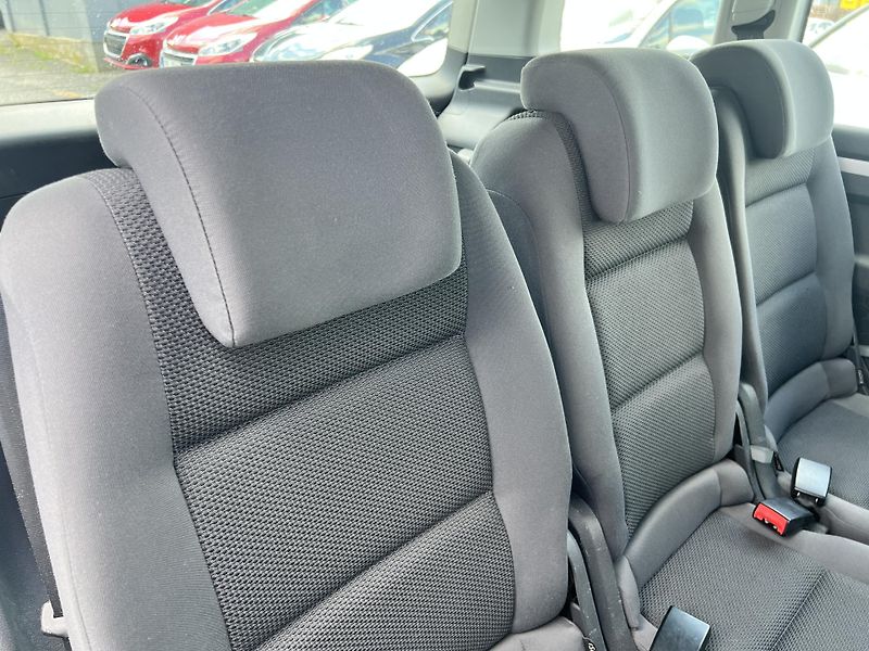 Volkswagen Touran 1.2TSi 77kw  7MÍST TEMPOMAT  - fotka 32 z 44