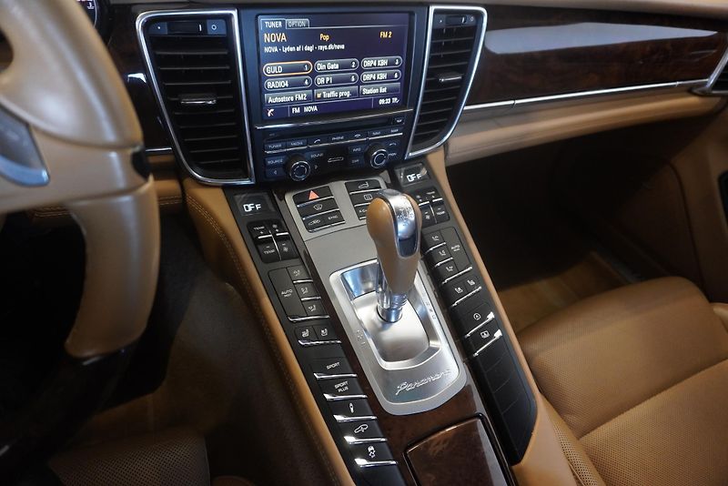 Porsche Panamera  4,8I V8 4WD PD - fotka 27 z 45