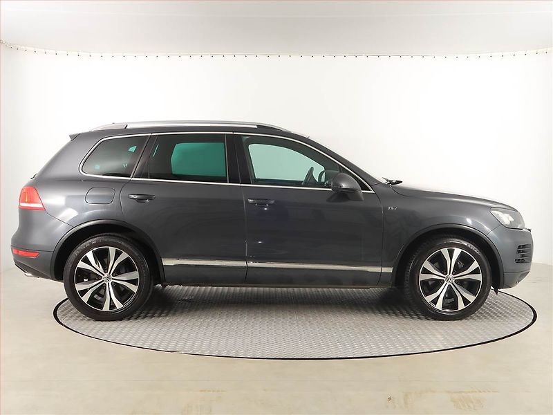 Volkswagen Touareg (2012) R-Line 3.0 TDI, 4X4, Automat - fotka 6 z 19