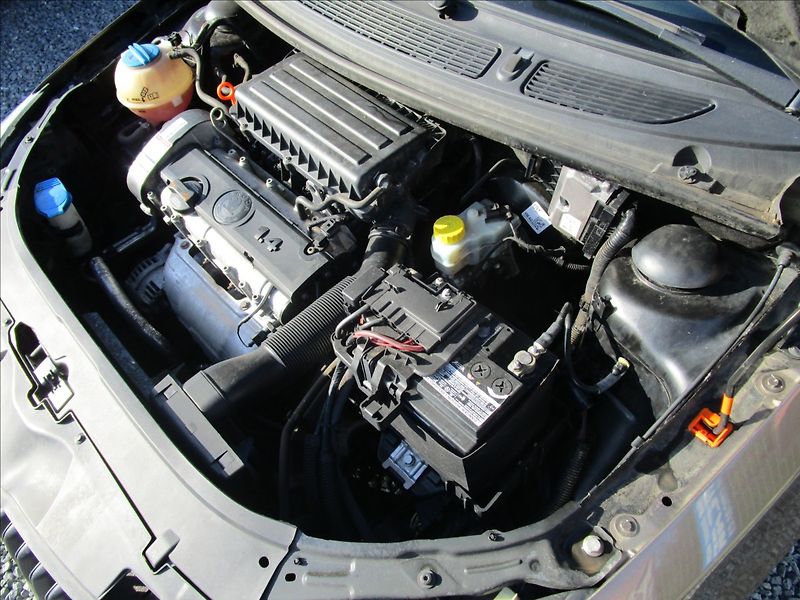 Škoda Roomster 1.4i 16V Ambition, Klima, 2. m - fotka 34 z 36
