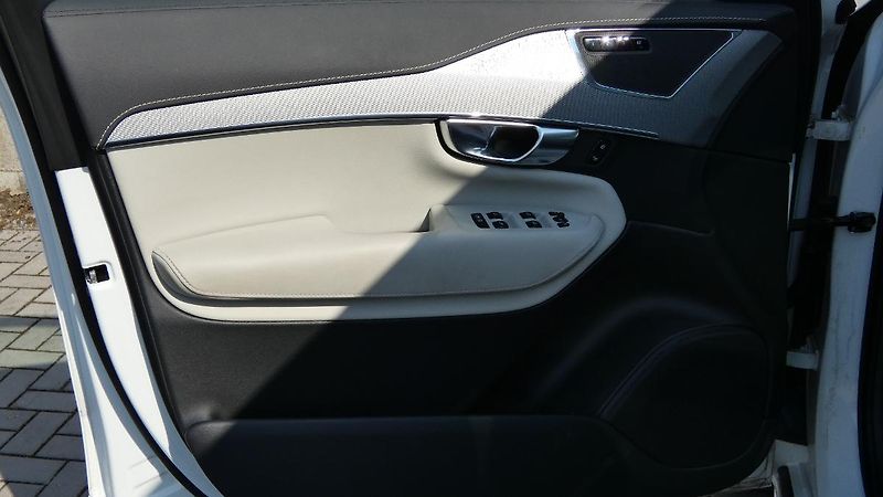 Volvo XC90 B6 AWD R-Design Auto 7 míst - fotka 8 z 26