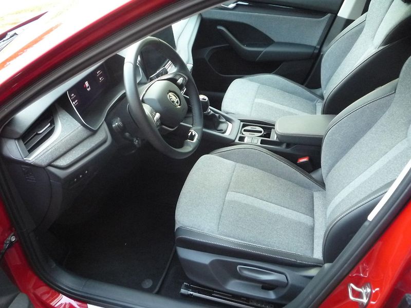 Škoda Octavia (2024) 1,5TSi 110kW Top Selection - fotka 7 z 24