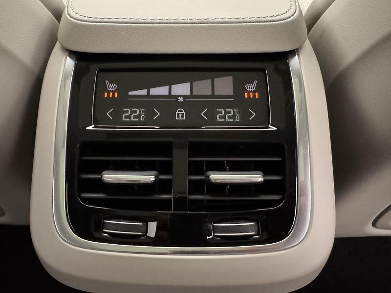 Volvo XC90 B5 AWD ULTIMATE AUT  - fotka 30 z 52