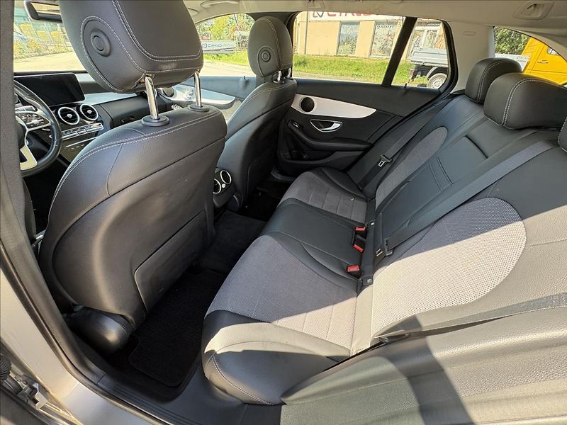 Mercedes-Benz Třídy C 2,0 220d 143kW 4M,AVG,Led,Pano - fotka 37 z 48