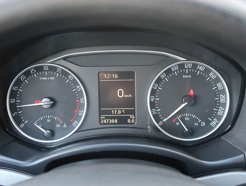 Škoda Octavia (2011) Ambiente Plus 2.0 TDI, Xenony - fotka 11 z 18