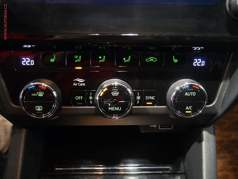 Škoda Octavia (2018) 2.0TSi, ČR, L&K, DSG, LED - fotka 20 z 24