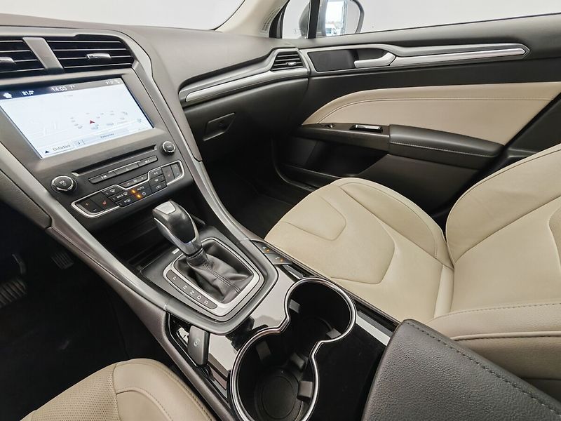 Ford Mondeo Titanium 2.0 EcoBoost 179kW au - fotka 38 z 42
