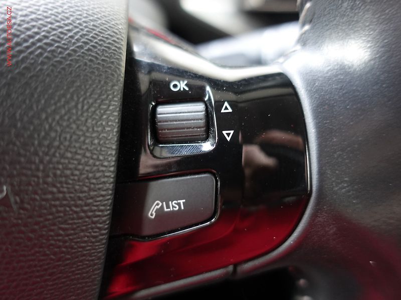 Peugeot 308 (2018) 1.5 HDi, Navi, AC - fotka 16 z 22