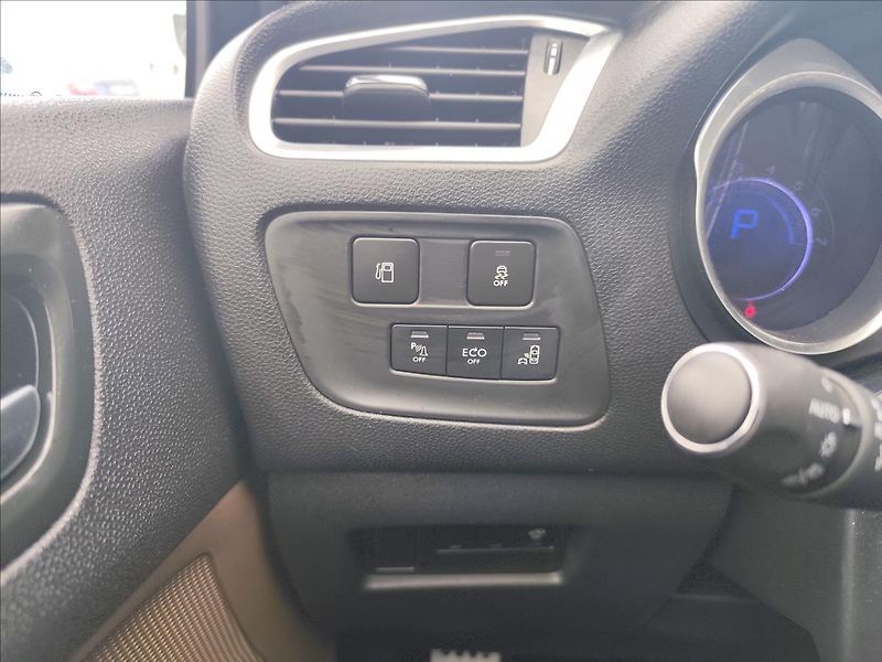 DS Automobiles DS4 2,0   Sport - Chic 2,0HDI 133k - fotka 8 z 16
