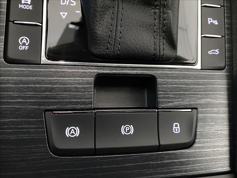 Škoda Superb 2,0 TDI 110kW Style Combi DSG - fotka 19 z 29