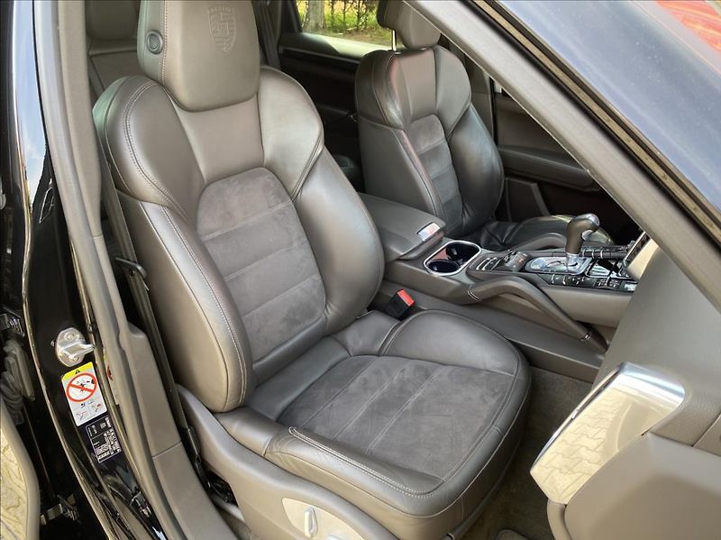 Porsche Cayenne 3,0 D  PLATINUM EDITION SPORT - fotka 21 z 44