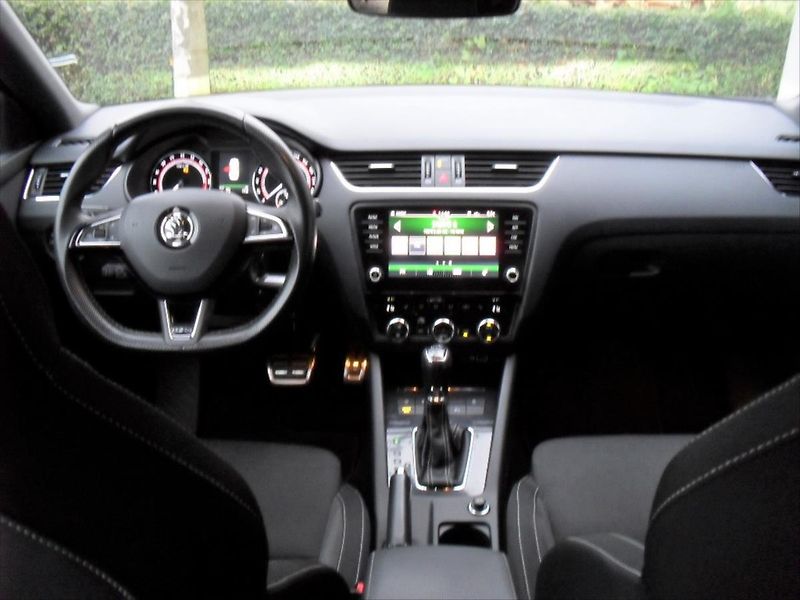 Škoda Octavia 2,0 RS 4x4 DSG LED Panoram DPH - fotka 21 z 31
