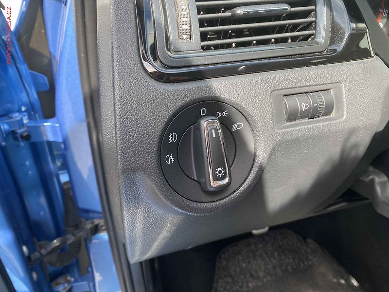 Škoda Rapid (2016) 1.6 TDi, Ambition, výhřev sed - fotka 15 z 17