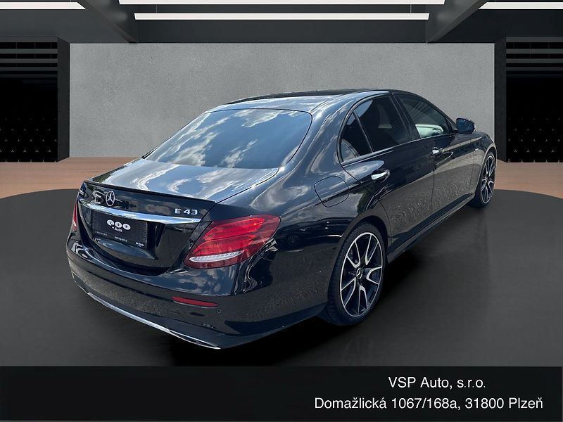 Mercedes-Benz Třídy E E43 AMG 4MATIC - fotka 5 z 21