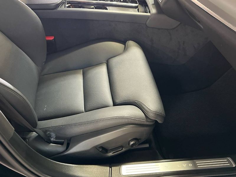 Volvo V90 (2024) B4 AWD diesel Ultimate Auto - fotka 11 z 20