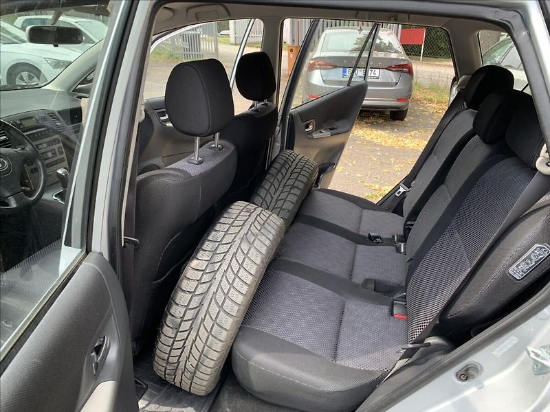 Toyota Corolla Verso 1,8 i ČR,1.MAJITEL - fotka 15 z 17