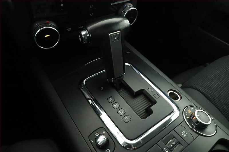Volkswagen Touareg (2006) 3.0 V6 TDI, 4X4, Automat - fotka 10 z 16