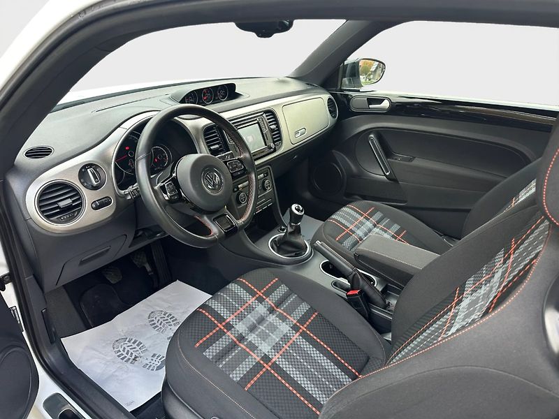 Volkswagen New Beetle (2015) 1.2Tsi 77kw Club - fotka 9 z 33
