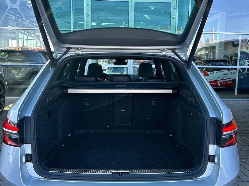Škoda Superb (2021) kombi 2.0 TDI 7DSG 4x4 Laurin - fotka 30 z 35
