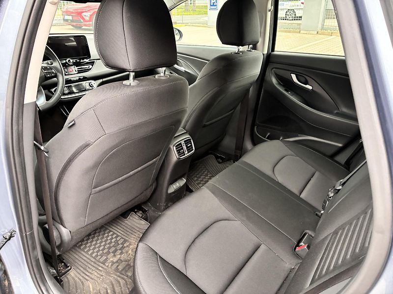 Hyundai i30 HB 1.0T-GDI 74kW DCT STYLE NAV - fotka 12 z 32