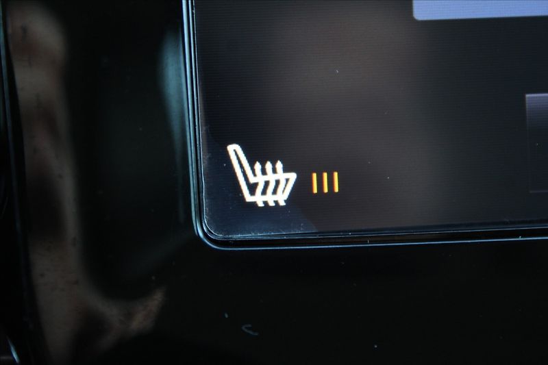 Volvo XC40 2,0 T4  1MAJ,4x4,MOMENTUM PRO - fotka 19 z 43