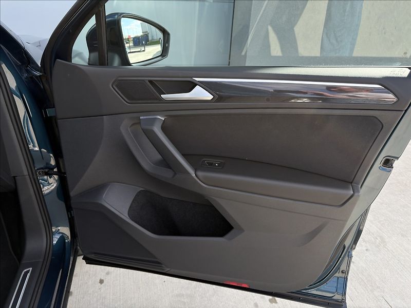 Volkswagen Tiguan 2,0 TDI 110 KW 4M DSG ELEGANCE - fotka 23 z 31