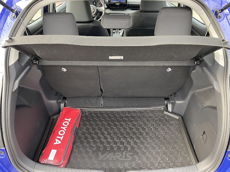 Toyota Yaris 1.5HEV, ČR-1m, Comfort, DPH - fotka 28 z 29