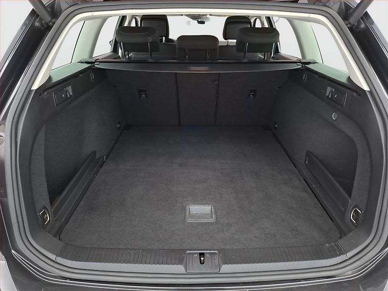 Volkswagen Passat (2019) 1.6 TDI, Automat, Navi - fotka 14 z 21