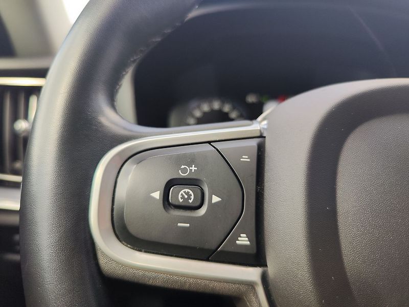 Volvo V60 B3 2.0/120kW Momentum Aut. - fotka 22 z 28