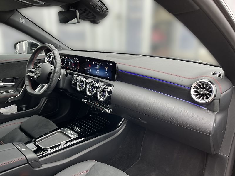 Mercedes-Benz CLA Třída 180 d kupé AMG - fotka 15 z 18