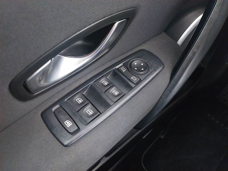 Renault Mégane (2010) 1.5 dCi, po STK, rezervace - fotka 17 z 17