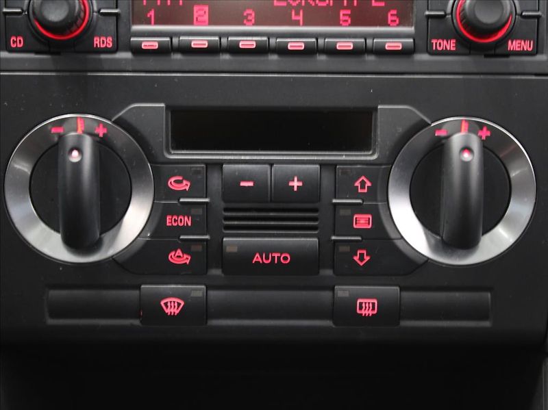 Audi A3 2,0 FSi 110kW Panorama Rozvody - fotka 12 z 19