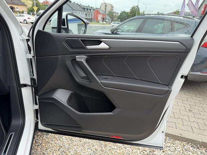 Volkswagen Tiguan Allspace R-Line 2,0 TDi/110kW 4x4 DSG  - fotka 70 z 106
