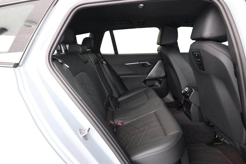 BMW Řada 5 530e xDrive Touring - fotka 6 z 31