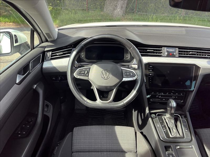 Volkswagen Passat 2,0 TDi DSG DPH  Webasto,Kamer - fotka 17 z 50